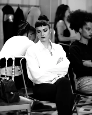 Preshow N°19 from the Franck Sorbier Le Parfum des Globe Trotteuses Haute Couture collection