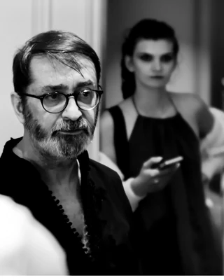 Preshow N°23 from the Franck Sorbier Le Parfum des Globe Trotteuses Haute Couture collection