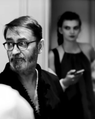 Preshow N°24 from the Franck Sorbier Le Parfum des Globe Trotteuses Haute Couture collection