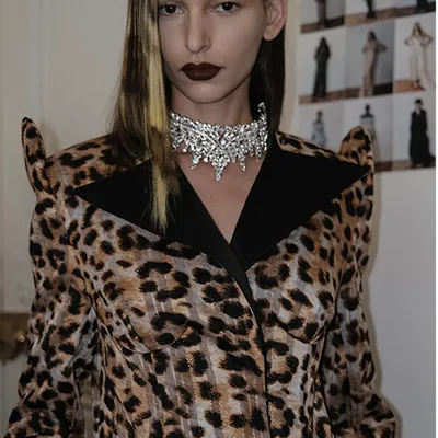 N°5 BACKSTAGE