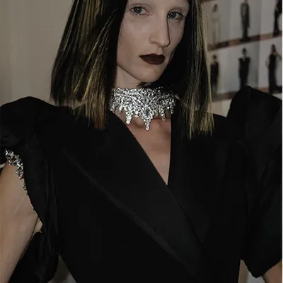N°10 BACKSTAGE