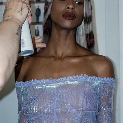 N°11 BACKSTAGE