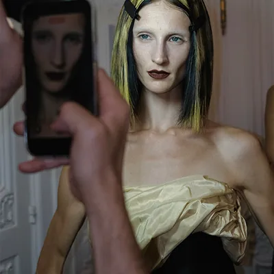 N°16 BACKSTAGE