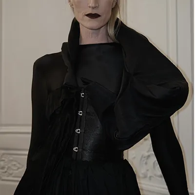 N°25 BACKSTAGE