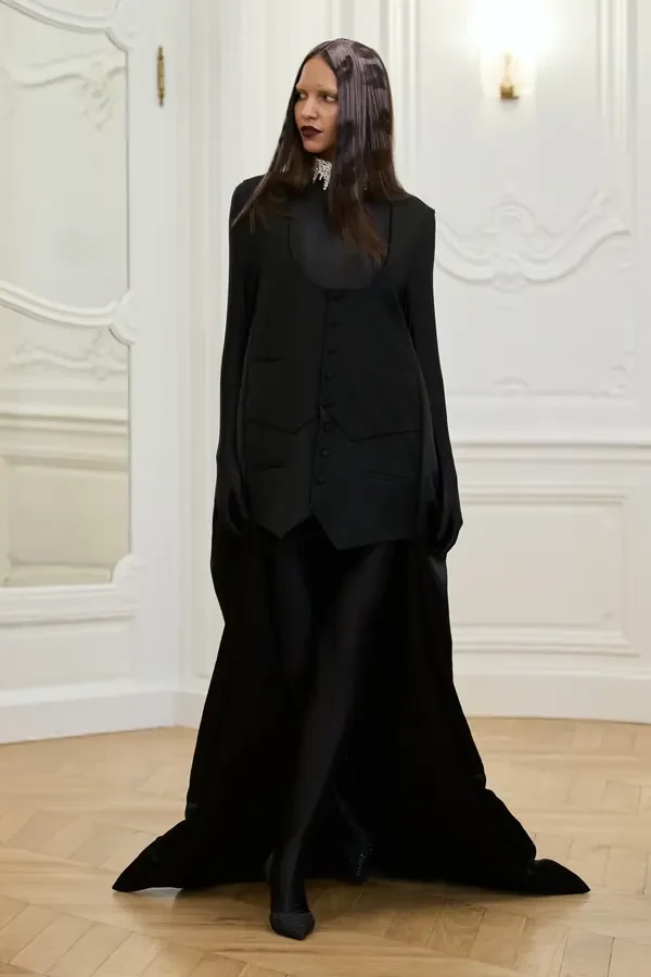 N°2 Peet Dullaert Fall/Winter 2026 Couture runway look