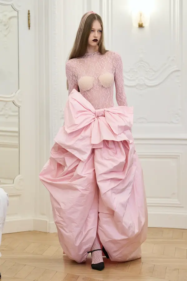 N°3 Peet Dullaert Fall/Winter 2026 Couture runway look