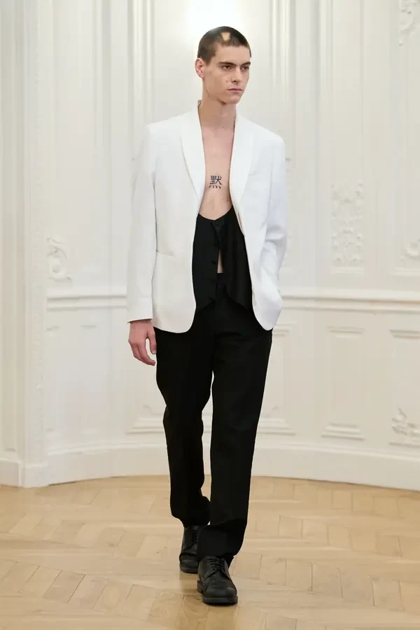 N°23 Peet Dullaert Fall/Winter 2026 Couture runway look