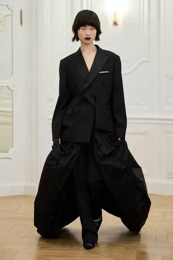N°27 Peet Dullaert Fall/Winter 2026 Couture runway look