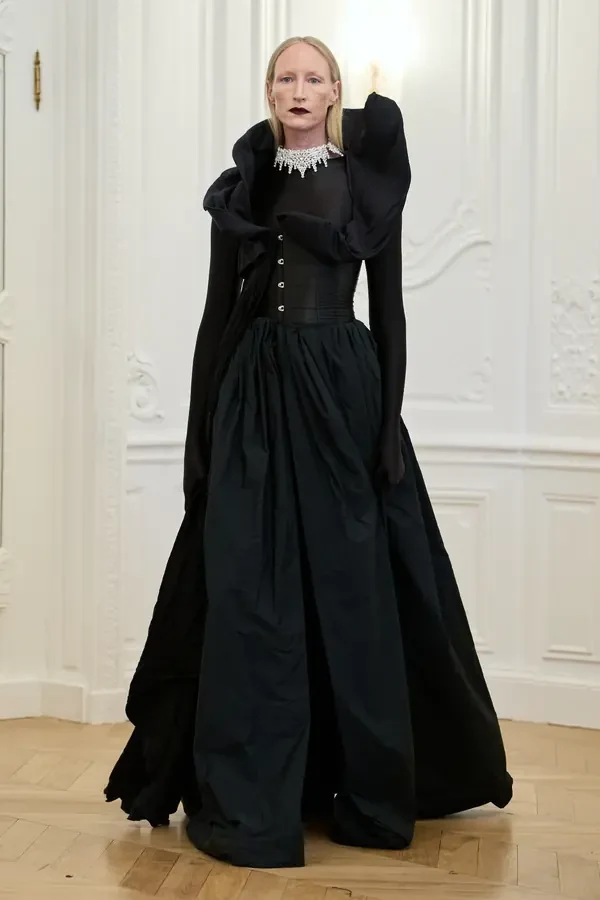N°31 Peet Dullaert Fall/Winter 2026 Couture runway look