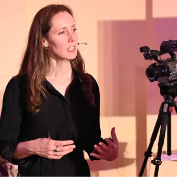 No.6 CHRISTELLE SANTABARBARA