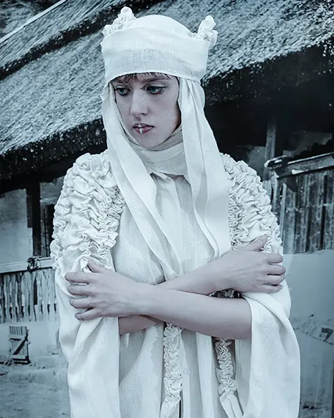 N°3 VERA KOMLIK - WHERE SILENCE SPEAKS:THE TIMELESS WORLD OF A BELARUSIAN DESIGNER