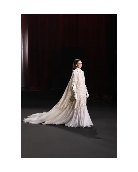 Look N°16 from the STÉPHANE ROLLAND Haute Couture Fall/Winter 2026–2027 collection.