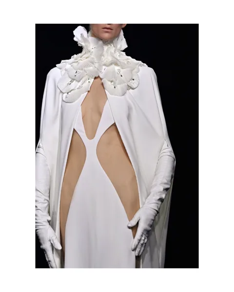 Look N°19 from the STÉPHANE ROLLAND Haute Couture Fall/Winter 2026–2027 collection.