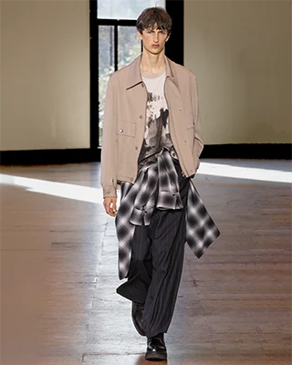 N°32 UJOH ANTITHESIS