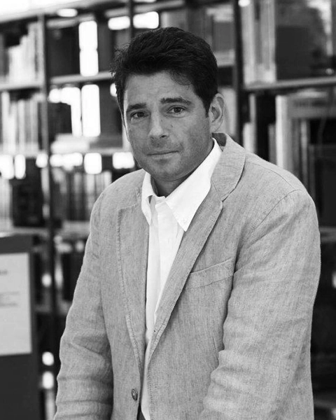 Portrait of Dr Ronald Perlwitz