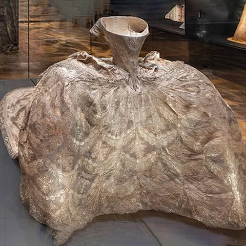 N°8 MARIE ANTOINETTE STYLE EXHIBITION