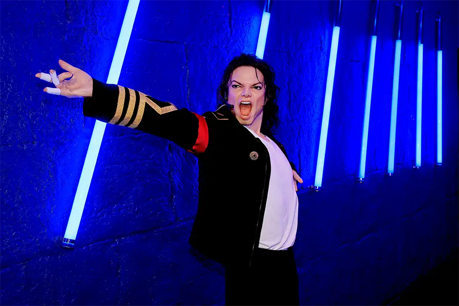 WAX FIGURE - MUSÉE GRÉVIN