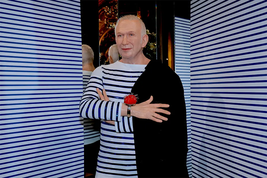 WAX FIGURE - MUSÉE GRÉVIN