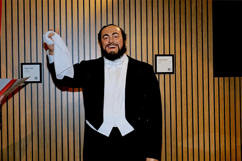 WAX FIGURE - MUSÉE GRÉVIN