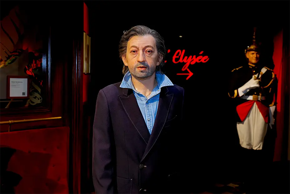 WAX FIGURE - MUSÉE GRÉVIN