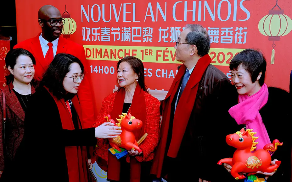 No. 3 – 当火马年庆典席卷香榭丽舍大街