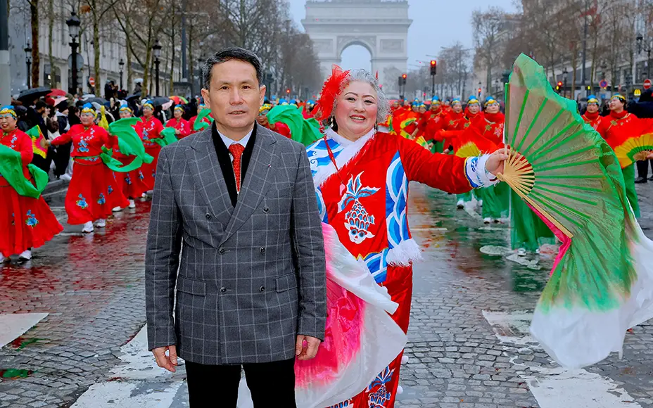 No. 5 – 当火马年庆典席卷香榭丽舍大街