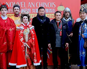 No. 1 — 当火马年庆典席卷香榭丽舍大街