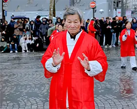 No. 7 — 当火马年庆典席卷香榭丽舍大街