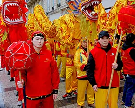 No. 9 — 当火马年庆典席卷香榭丽舍大街