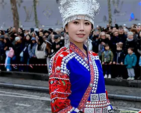 No. 17 — 当火马年庆典席卷香榭丽舍大街