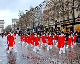 No. 18 — 当火马年庆典席卷香榭丽舍大街