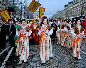 No. 20 — 当火马年庆典席卷香榭丽舍大街