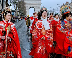 No. 22 — 当火马年庆典席卷香榭丽舍大街