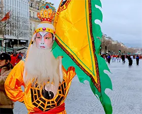 No. 25 — 当火马年庆典席卷香榭丽舍大街