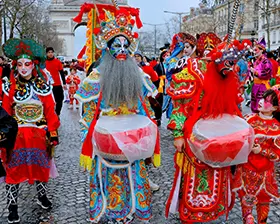 No. 27 — 当火马年庆典席卷香榭丽舍大街