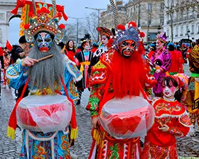 No. 28 — 当火马年庆典席卷香榭丽舍大街