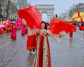 No. 31 — 当火马年庆典席卷香榭丽舍大街