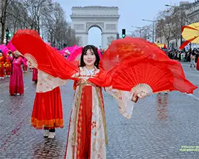 No. 33 — 当火马年庆典席卷香榭丽舍大街