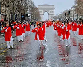 No. 37 — 当火马年庆典席卷香榭丽舍大街