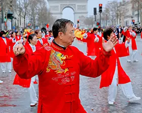 No. 39 — 当火马年庆典席卷香榭丽舍大街