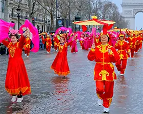 No. 41 — 当火马年庆典席卷香榭丽舍大街