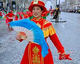 No. 44 — 当火马年庆典席卷香榭丽舍大街