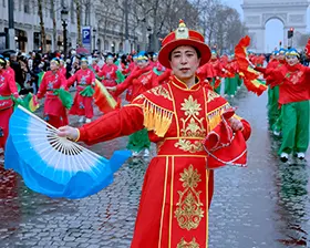 No. 48 — 当火马年庆典席卷香榭丽舍大街