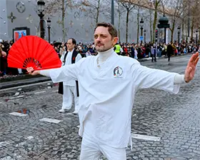 No. 51 — 当火马年庆典席卷香榭丽舍大街