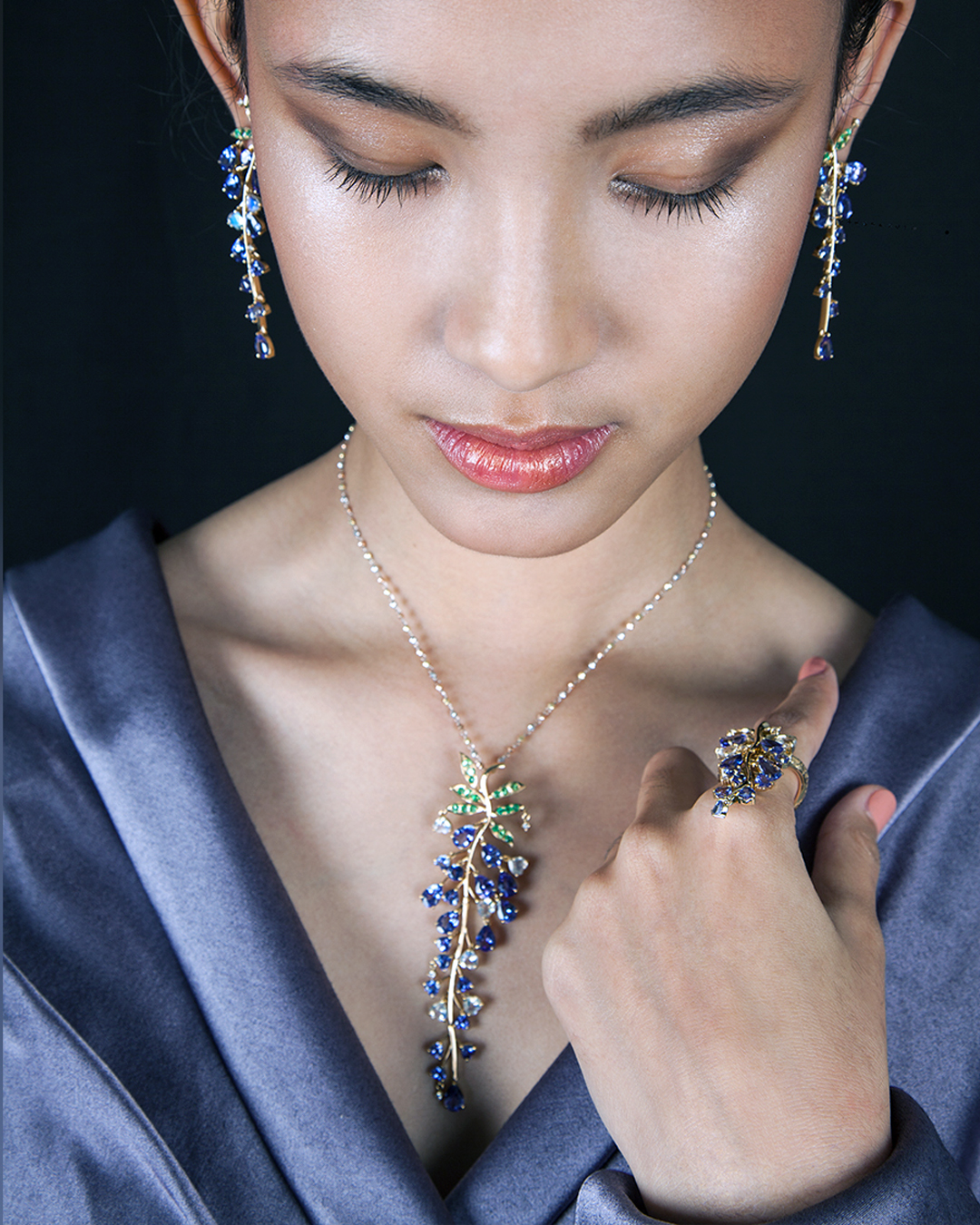 Sharika wearing jewellery by Tashiro Kazumi