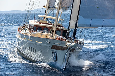 SIMENA heeling under full sail off Saint‑Tropez